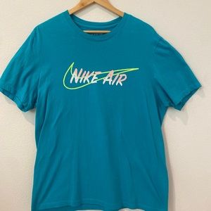 Mens NIKE size LARGE- like new/new